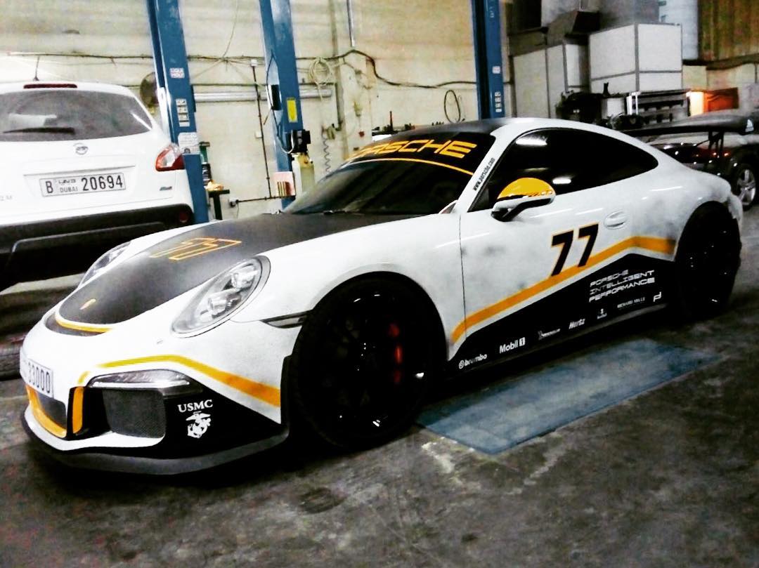 Porsche 911 GT3 with racing livery in ZNZ Garage workshop